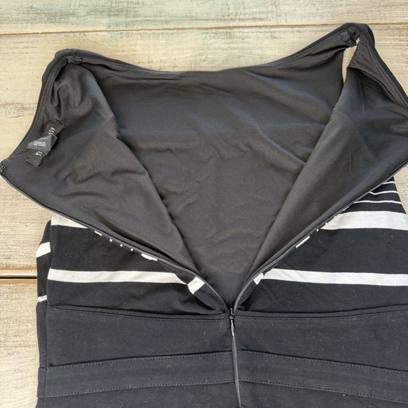 White House Black Market Slimming Striped Sleeveless Sheath Dress Sz2 EUC - Picture 8 of 10